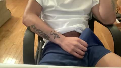 Snapshot of keesey23 chatting on December 2, 4:51 am Keesey23 online show from December 2, 4:51 am