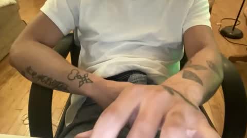 Snapshot of keesey23 chatting on December 23, 4:10 am Keesey23 online show from December 23, 4:10 am