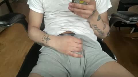 Snapshot of keesey23 chatting on February 13, 10:06 pm Keesey23 online show from February 13, 10:06 pm