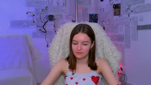 kelliebanshe online show from June 19, 4:50 am