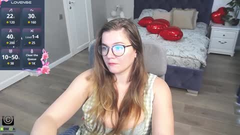 kellielowie online show from February 5, 10:51 am