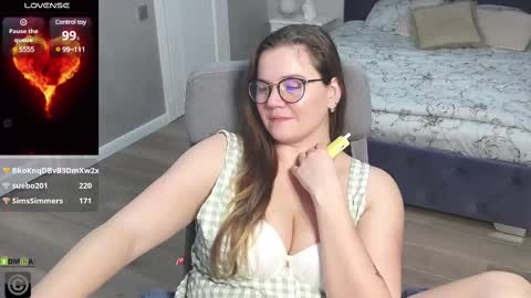 kellielowie online show from February 26, 3:08 pm