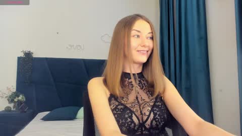 Kelly XO online show from December 4, 2:04 pm