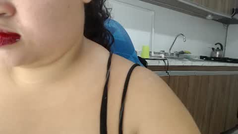 KELLY LUNA  online show from August 2, 7:23 pm