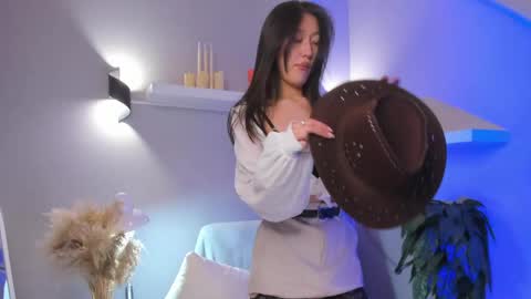 kellyy_bern online show from June 4, 1:22 am