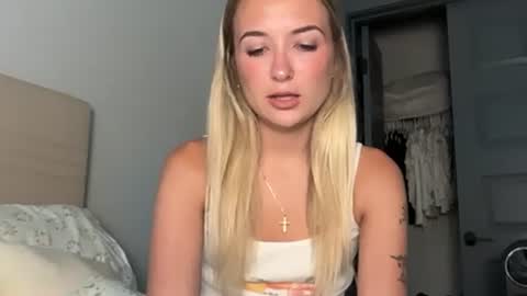 Snapshot of kelseyblu chatting on June 27, 12:15 am Kelsey Blu online show from June 27, 12:15 am