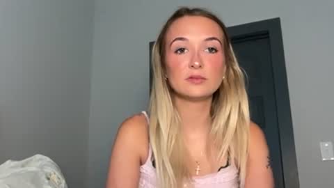 Snapshot of kelseyblu chatting on June 27, 11:54 pm Kelsey Blu online show from June 27, 11:54 pm
