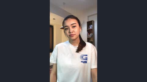 Snapshot of kelsiefeger chatting on April 15, 5:20 pm Luna online show from April 15, 5:20 pm