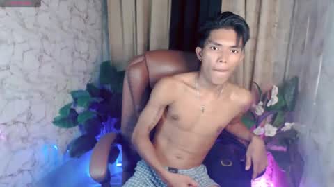 ken_minjun online show from May 12, 12:35 pm