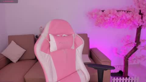   online show from February 24, 8:18 pm