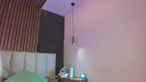   online show from November 23, 11:32 am