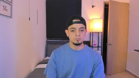 kendel_dimitri online show from April 19, 4:12 am