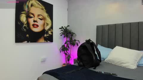 Kendra London online show from January 14, 11:05 am