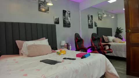 Kendra London online show from March 20, 11:26 am