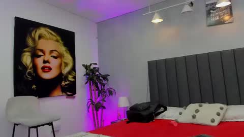 Snapshot of kendra_london chatting on July 13, 11:13 am Kendra London online show from July 13, 11:13 am