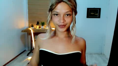 kendra_lunaxx online show from May 20, 11:00 pm