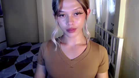 kendra_lunaxx online show from June 5, 4:52 am