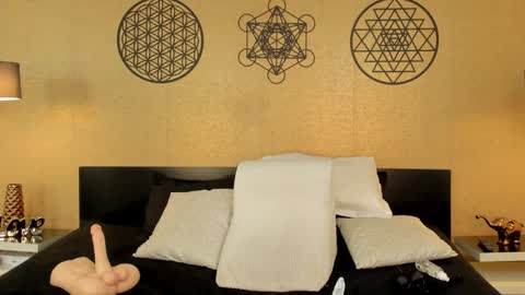 KENDRA online show from January 7, 5:31 pm