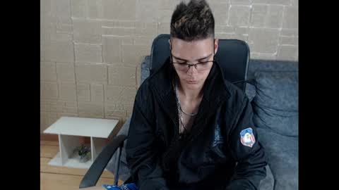 kenn_boy_ online show from January 22, 6:31 pm