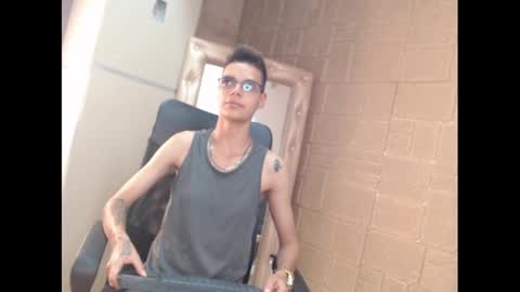 kenn_boy_ online show from January 27, 9:11 pm