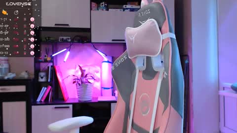 Snapshot of keshamoon chatting on January 25, 11:55 am Kesha online show from January 25, 11:55 am