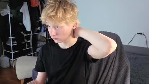 Snapshot of kessy_white chatting on October 22, 11:15 pm Kessy online show from October 22, 11:15 pm