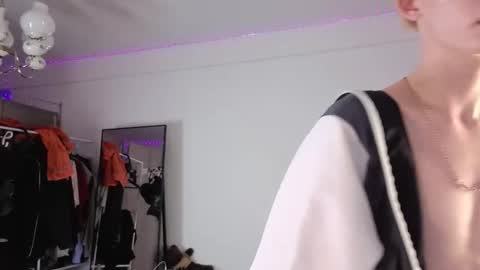 Snapshot of kessy_white chatting on October 23, 11:57 pm Kessy online show from October 23, 11:57 pm