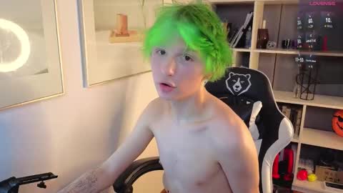 Snapshot of kessy_white chatting on November 20, 1:39 am Kessy online show from November 20, 1:39 am