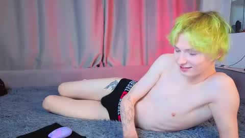 Snapshot of kessy_white chatting on December 2, 10:27 pm Kessy online show from December 2, 10:27 pm