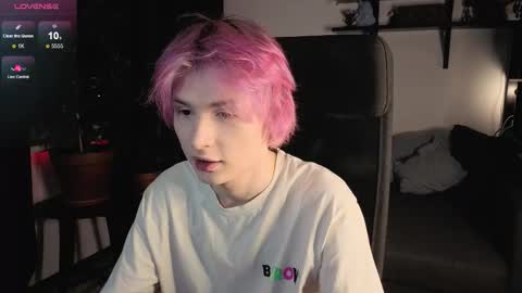 Snapshot of kessy_white chatting on January 16, 9:41 pm Kessy online show from January 16, 9:41 pm