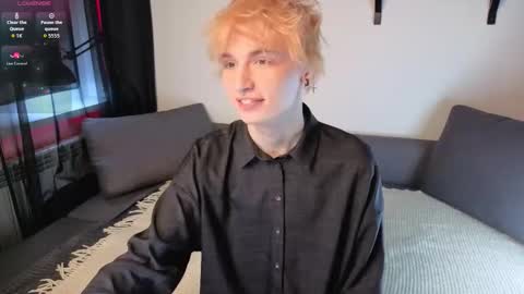 Snapshot of kessy_white chatting on February 15, 9:55 pm Kessy online show from February 15, 9:55 pm