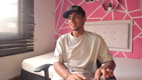   online show from December 3, 8:28 pm