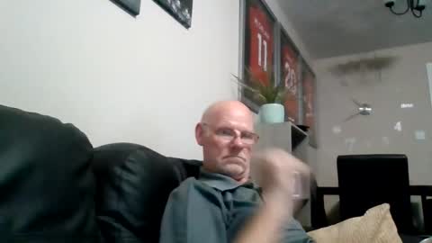 kevlooking4sez online show from August 9, 9:42 pm