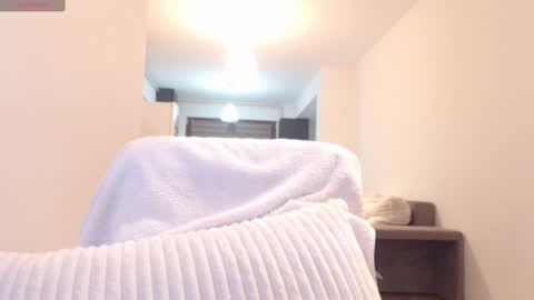 Khloe online show from March 6, 5:11 pm