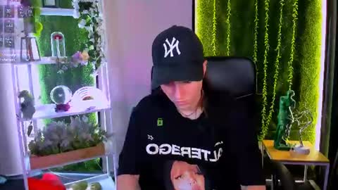 Snapshot of khloebeauty chatting on July 8, 12:20 pm khloebeauty online show from July 8, 12:20 pm