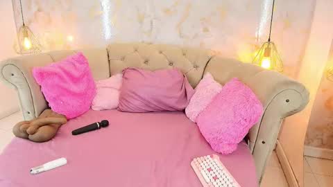 Khloe online show from February 5, 5:34 am