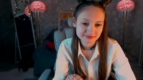 Kiana online show from May 19, 9:10 pm