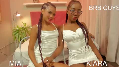 Snapshot of kiara_curls chatting on June 24, 11:42 am Kiara online show from June 24, 11:42 am