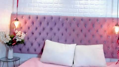 Snapshot of kiara_mils chatting on February 18, 4:36 pm Kiara online show from February 18, 4:36 pm