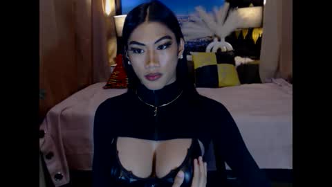 kiara_trans online show from April 7, 10:26 am