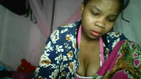 Snapshot of kiarah_69 chatting on May 22, 8:32 am kiarah 69 online show from May 22, 8:32 am