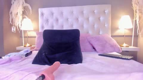 KIARA  online show from June 8, 1:28 am