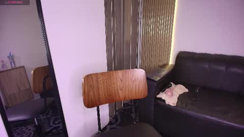 kiarasullivan online show from July 17, 12:23 pm