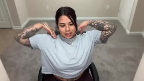 Snapshot of kiki_ink69 chatting on June 7, 1:10 am kikilove online show from June 7, 1:10 am