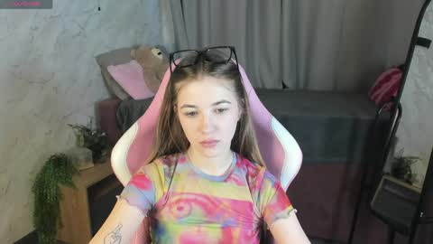Kiki online show from April 30, 1:01 am