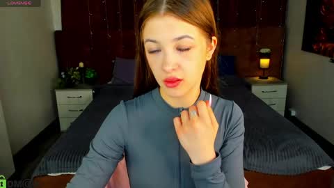 Kiki online show from May 27, 1:02 am