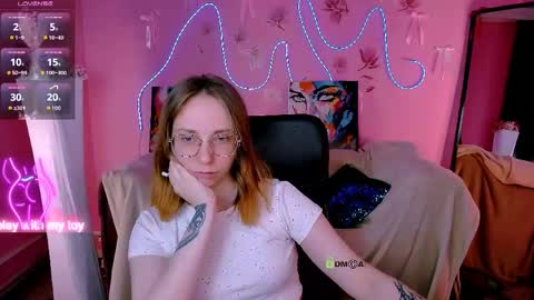 kiki_swan online show from May 26, 6:09 am