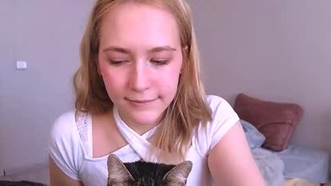 Snapshot of kikikarma chatting on March 6, 2:02 pm kikikarma online show from March 6, 2:02 pm