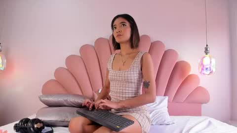 Kiki Moon online show from May 19, 7:53 pm
