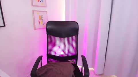 Snapshot of kim_burton_1 chatting on July 17, 12:56 pm Kimberly online show from July 17, 12:56 pm